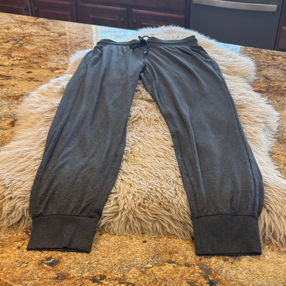 Athleta Women’s jogger. Size XS. Like new! Drawstring waist w/ pockets.
